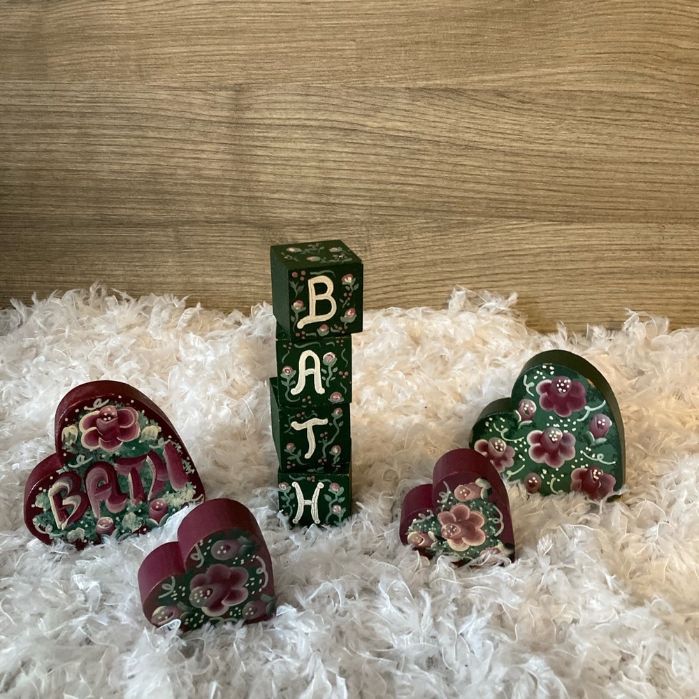 Vintage beautiful Tole painted shelf sitters, green with Flowers.